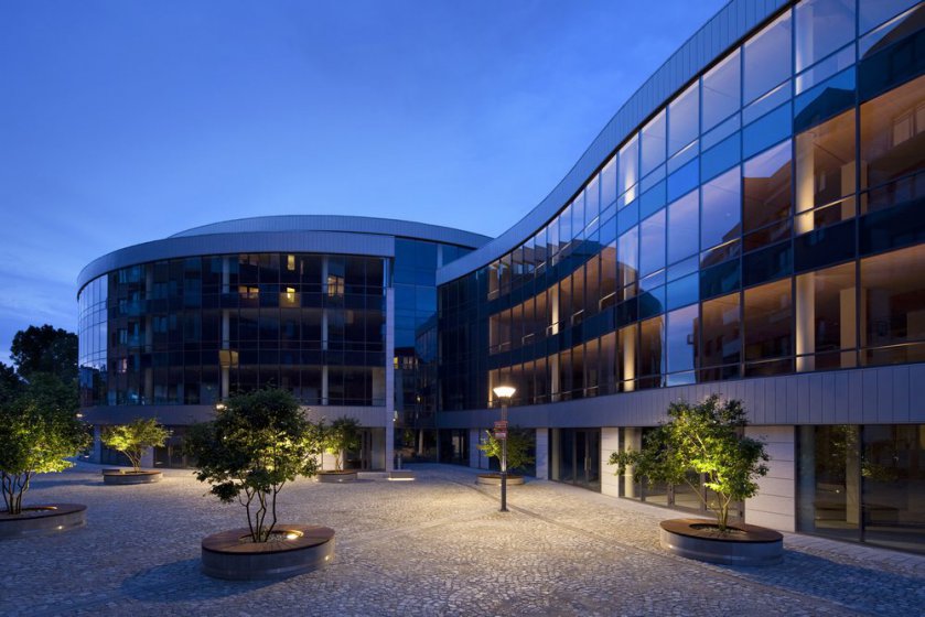 Office buildings Gamma and Omega – courtyard